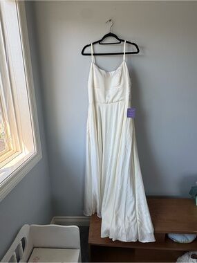 (L) Ladivine Classic White Spaghetti-Strap Wedding Gown